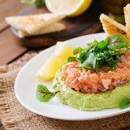 Tartare de saumon au citron vert et sa mousse avocat